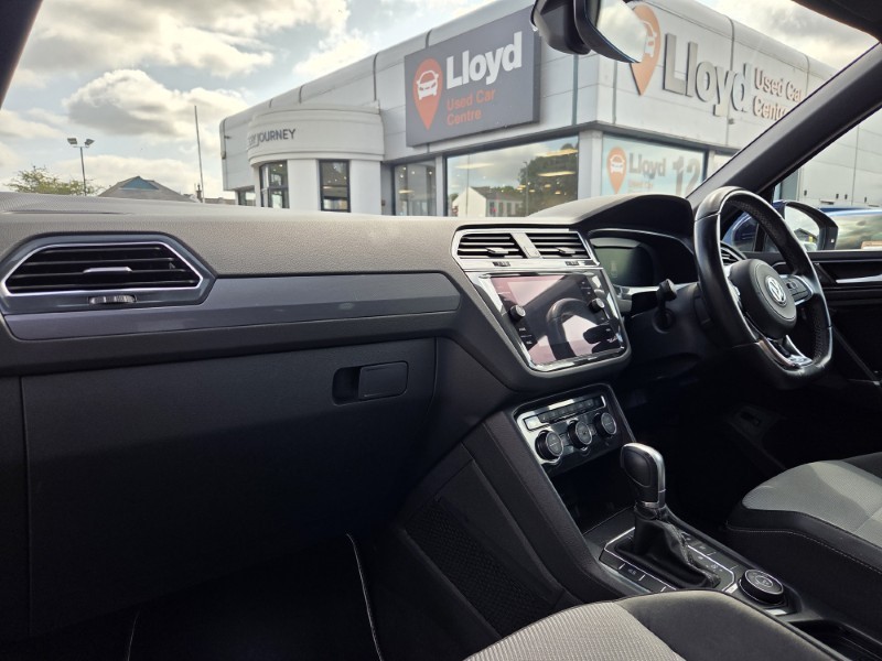 2018 (18) VOLKSWAGEN TIGUAN 2.0 TSi 180 4Motion R-Line 5dr DSG 5651270