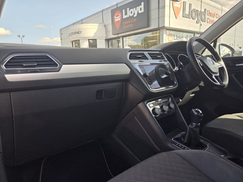 2019 (69) VOLKSWAGEN TIGUAN 2.0 TDi 150 Match 5dr 5666394