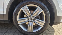 2019 (69) VOLKSWAGEN TIGUAN 2.0 TDi 150 Match 5dr 5666374