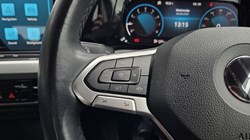 2020 (70) VOLKSWAGEN GOLF 1.5 TSI Life 5dr 5683309