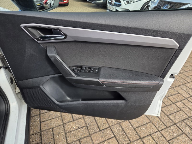 2021 (21) SEAT ARONA 1.0 TSI 110 FR Red Edition 5dr 5686456