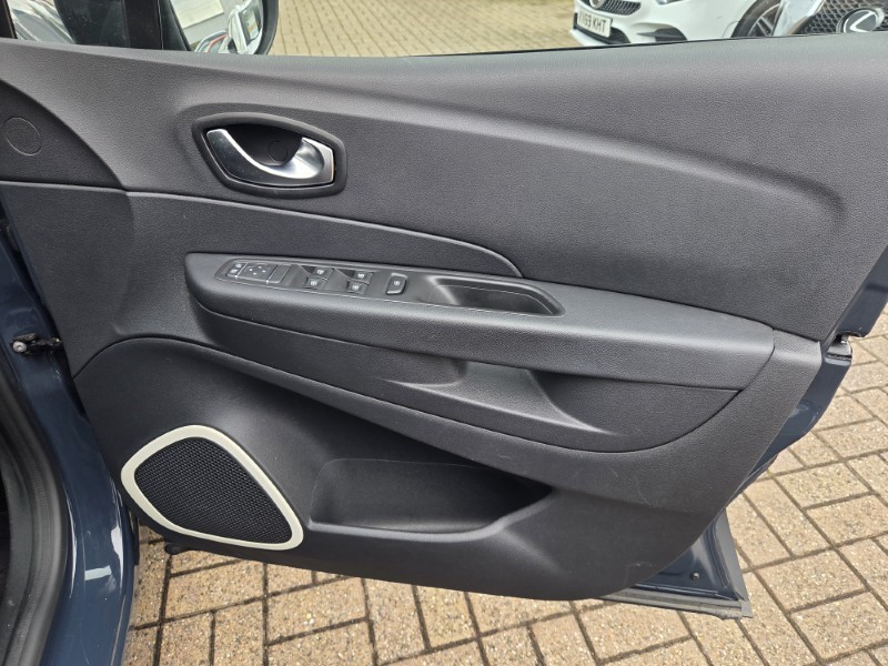 2019 (19) RENAULT CAPTUR 0.9 TCE 90 Play 5dr 5683644
