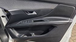 2022 (22) PEUGEOT 3008 1.6 Hybrid 225 Allure Premium 5dr e-EAT8 5694065