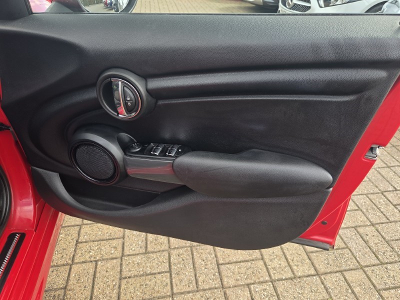 2017 (67) MINI HATCHBACK 1.5 Cooper 5dr 5699034