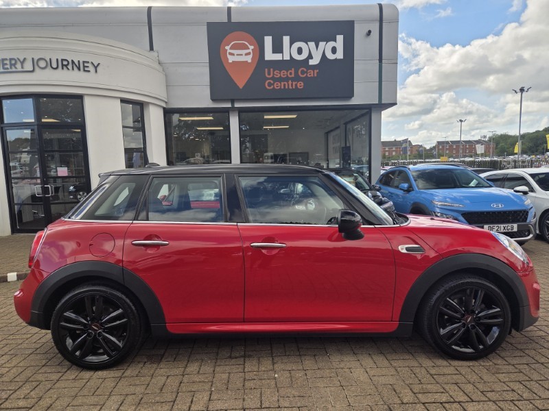2017 (67) MINI HATCHBACK 1.5 Cooper 5dr 5699005