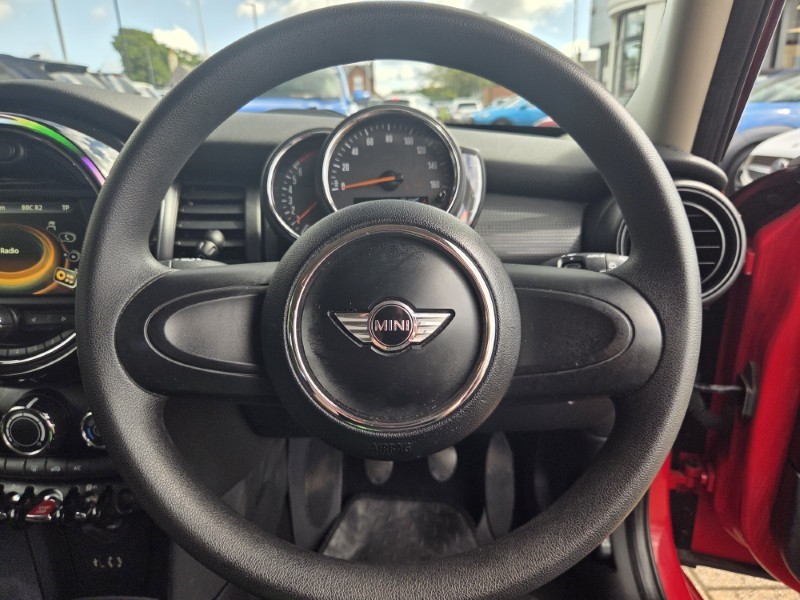2017 (67) MINI HATCHBACK 1.5 Cooper 5dr 5699038