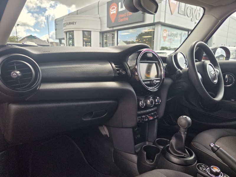 2017 (67) MINI HATCHBACK 1.5 Cooper 5dr 5699030