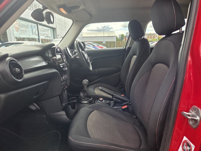 2017 (67) MINI HATCHBACK 1.5 Cooper 5dr 5699031