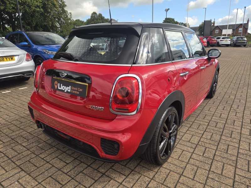 2017 (67) MINI HATCHBACK 1.5 Cooper 5dr 5699019