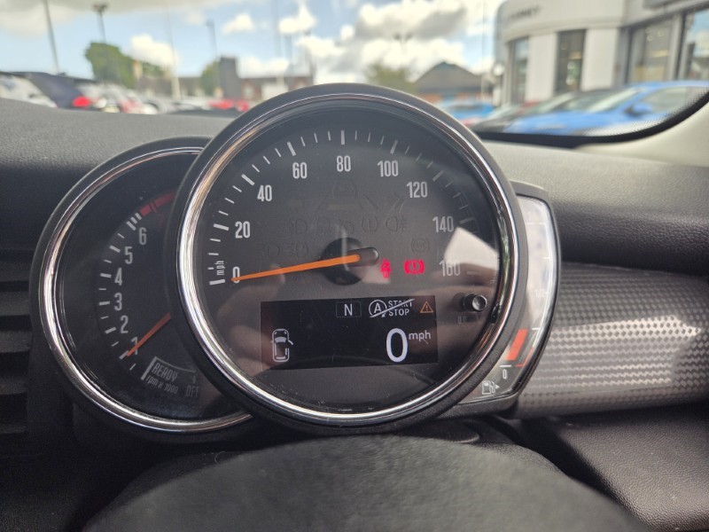 2017 (67) MINI HATCHBACK 1.5 Cooper 5dr 5699047