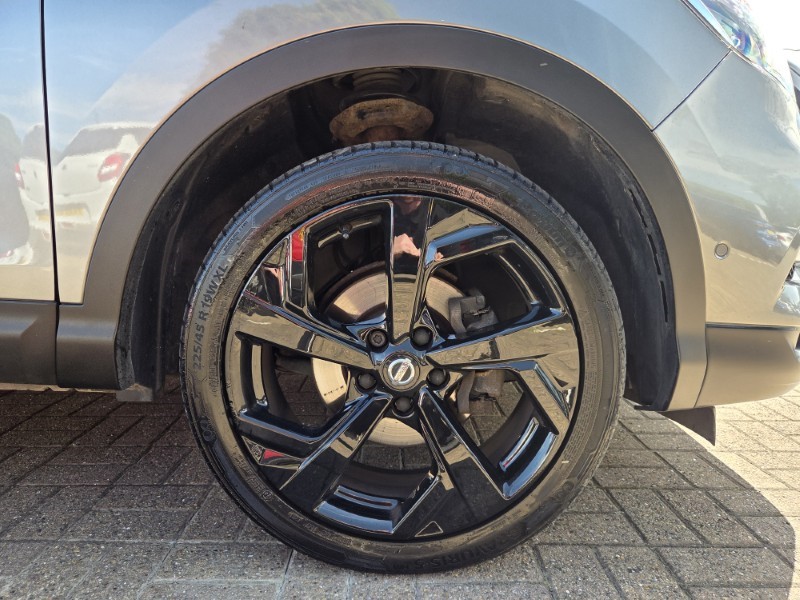 2017 (67) NISSAN QASHQAI 1.5 dCi Tekna 5dr 5709397