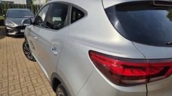 2024 (24) MG MOTOR UK ZS 1.0T GDi Exclusive 5dr DCT 5704424