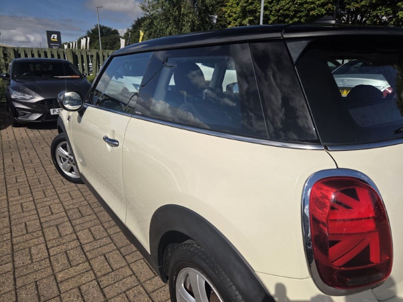 2019 (69) MINI HATCHBACK 1.5 Cooper Classic II 3dr 5709540