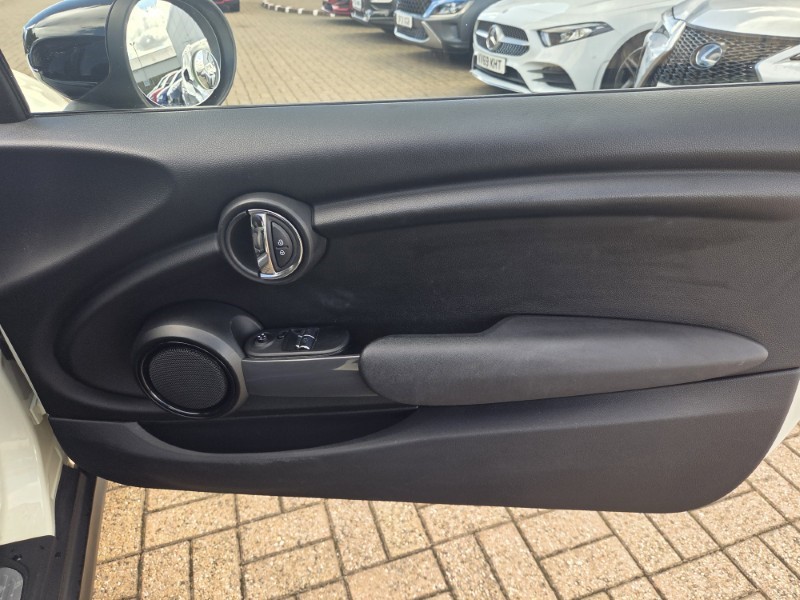 2019 (69) MINI HATCHBACK 1.5 Cooper Classic II 3dr 5709559