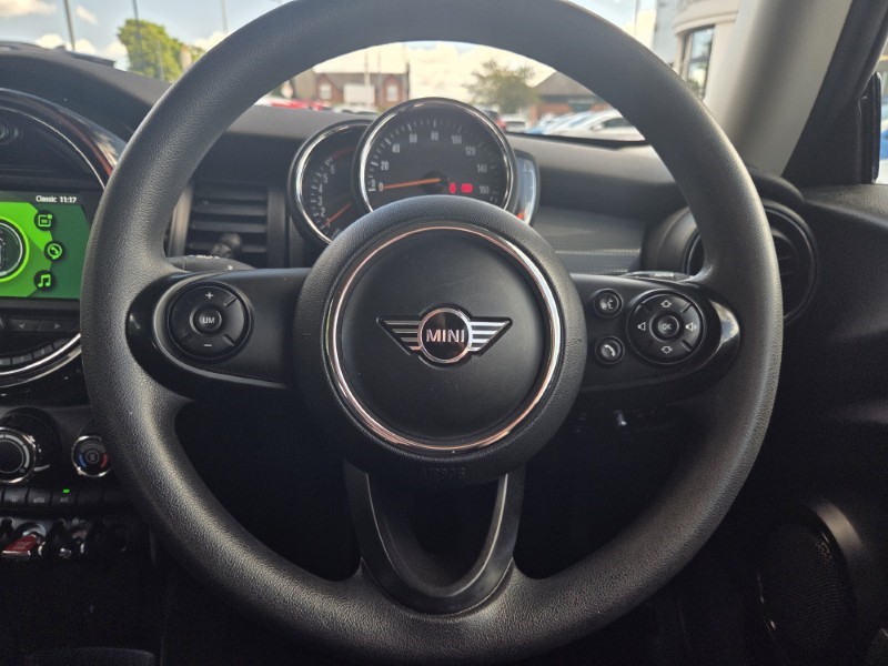 2019 (69) MINI HATCHBACK 1.5 Cooper Classic II 3dr 5709563