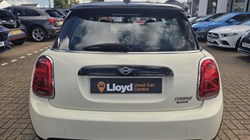 2019 (69) MINI HATCHBACK 1.5 Cooper Classic II 3dr 5709545
