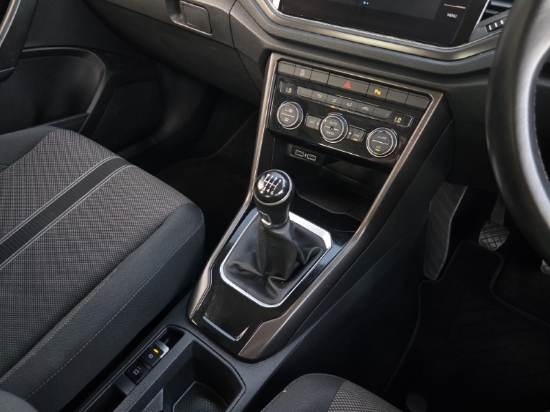 2019 (19) VOLKSWAGEN T-ROC 1.5 TSI EVO SE 5dr 5709607