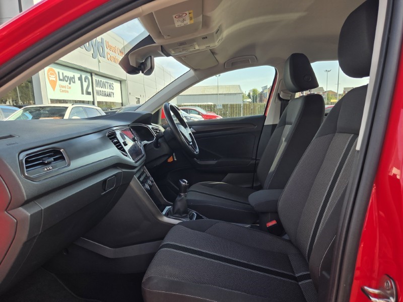 2019 (19) VOLKSWAGEN T-ROC 1.5 TSI EVO SE 5dr 5709599