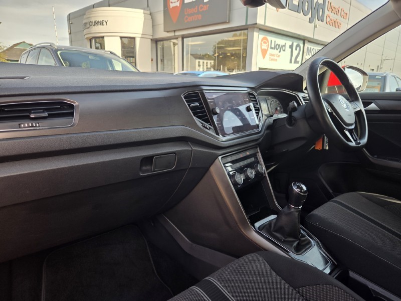 2019 (19) VOLKSWAGEN T-ROC 1.5 TSI EVO SE 5dr 5709598