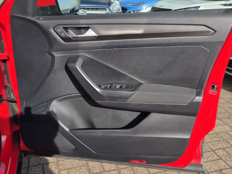 2019 (19) VOLKSWAGEN T-ROC 1.5 TSI EVO SE 5dr 5709602