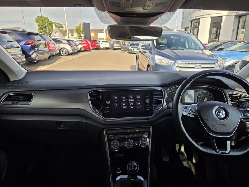 2019 (19) VOLKSWAGEN T-ROC 1.5 TSI EVO SE 5dr 5709594