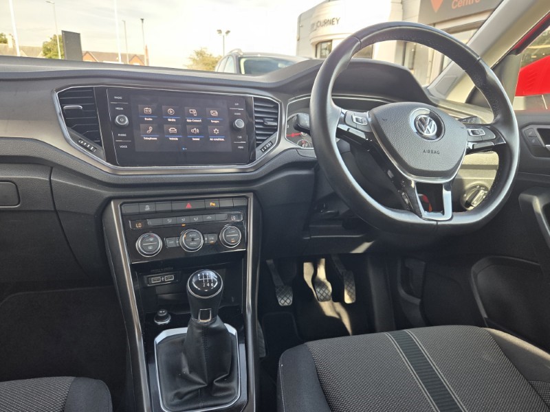 2019 (19) VOLKSWAGEN T-ROC 1.5 TSI EVO SE 5dr 5709595