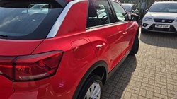 2019 (19) VOLKSWAGEN T-ROC 1.5 TSI EVO SE 5dr 5709584