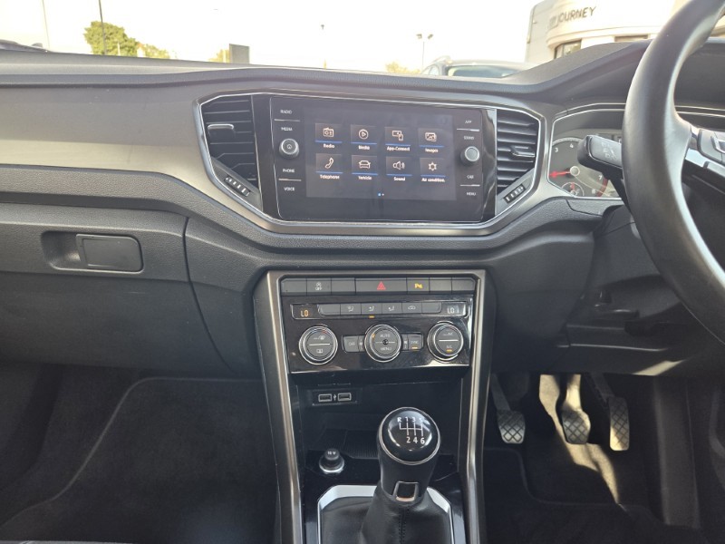 2019 (19) VOLKSWAGEN T-ROC 1.5 TSI EVO SE 5dr 5709596