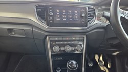 2019 (19) VOLKSWAGEN T-ROC 1.5 TSI EVO SE 5dr 5709596