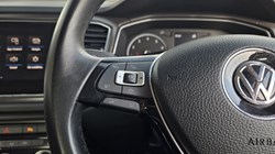 2019 (19) VOLKSWAGEN T-ROC 1.5 TSI EVO SE 5dr 5709604