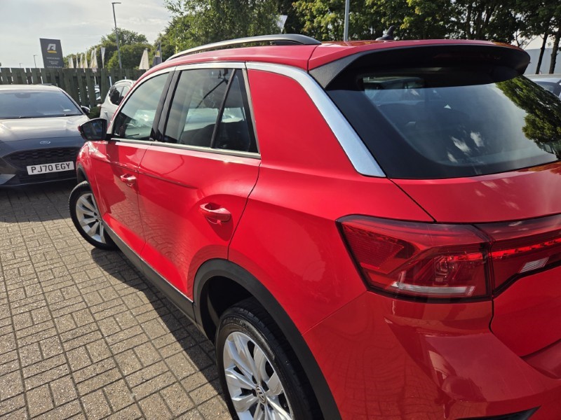 2019 (19) VOLKSWAGEN T-ROC 1.5 TSI EVO SE 5dr 5709583
