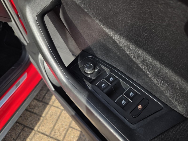 2019 (19) VOLKSWAGEN T-ROC 1.5 TSI EVO SE 5dr 5709603