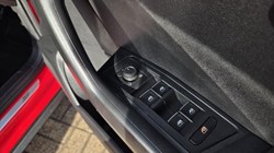 2019 (19) VOLKSWAGEN T-ROC 1.5 TSI EVO SE 5dr 5709603