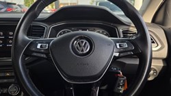 2019 (19) VOLKSWAGEN T-ROC 1.5 TSI EVO SE 5dr 5709606