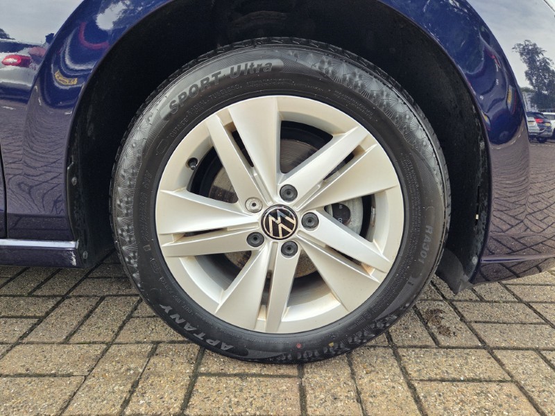2021 (21) VOLKSWAGEN GOLF 1.5 TSI Life 5dr 5723935