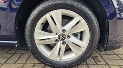 2021 (21) VOLKSWAGEN GOLF 1.5 TSI Life 5dr 5723935