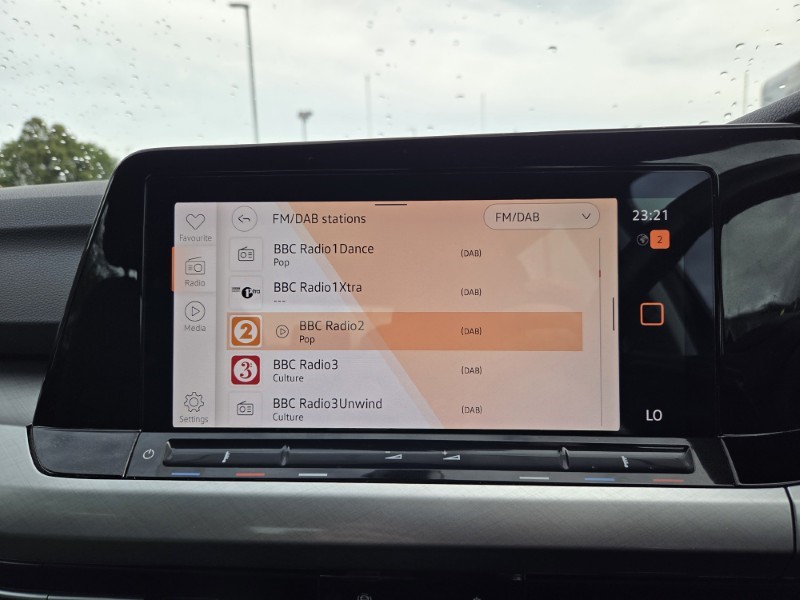 2021 (21) VOLKSWAGEN GOLF 1.5 TSI Life 5dr 5723973