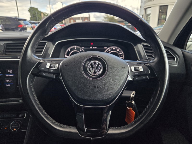 2018 (68) VOLKSWAGEN TIGUAN 2.0 TDi 150 SEL 5dr DSG 5736487