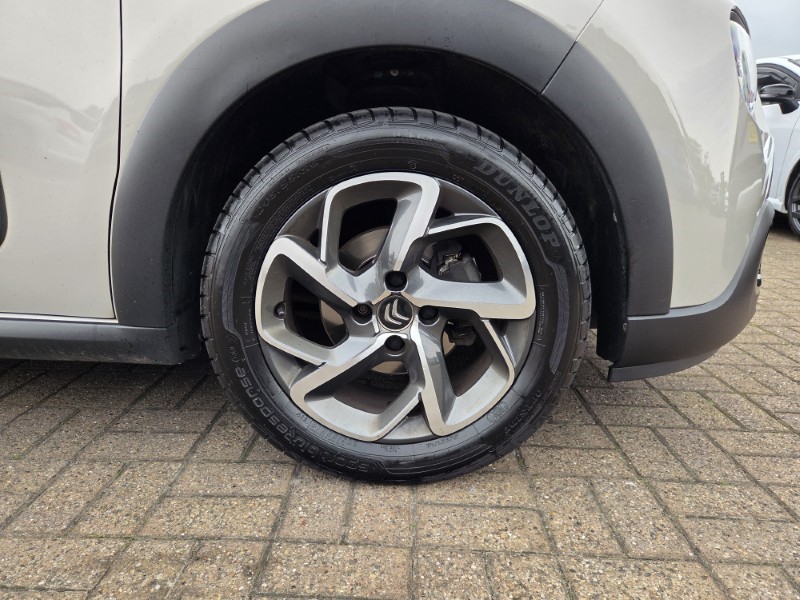 2021 (21) CITROEN C3 1.2 PureTech Shine 5dr 5759881