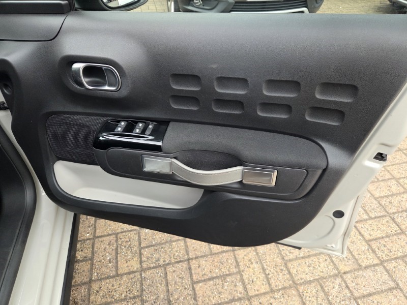 2021 (21) CITROEN C3 1.2 PureTech Shine 5dr 5759908