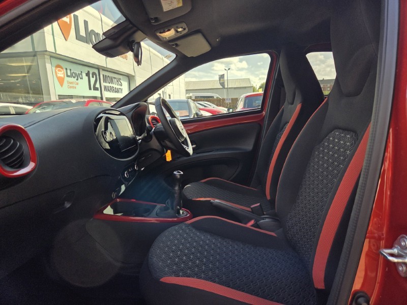 2025 (25) TOYOTA AYGO X 1.0 VVT-i Edge 5dr 5785335