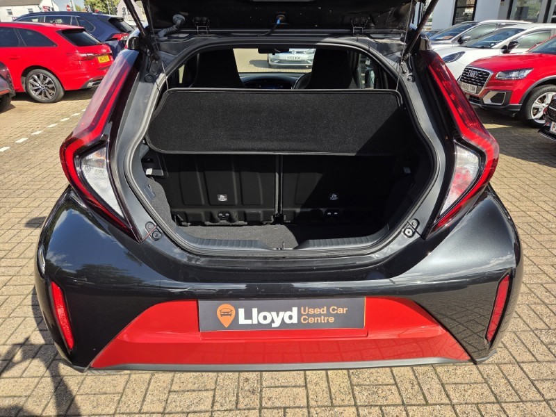 2025 (25) TOYOTA AYGO X 1.0 VVT-i Edge 5dr 5785325