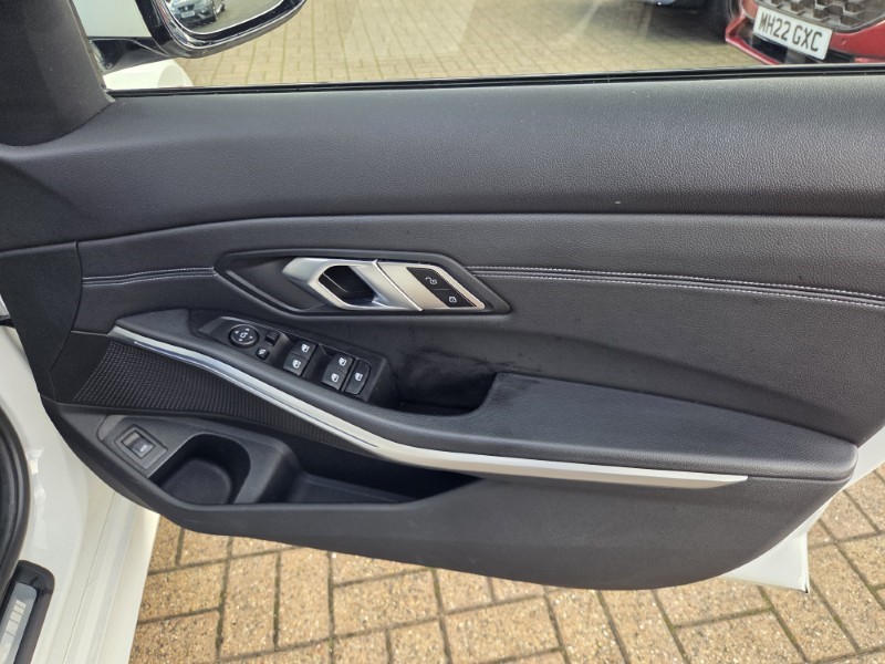 2020 (69) BMW 3 SERIES 320i M Sport 5dr Step Auto 5826844