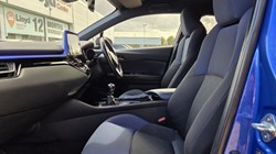 2017 (17) TOYOTA C-HR 1.2T Dynamic 5dr 5867818