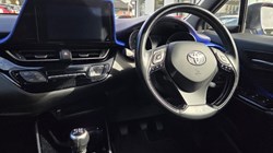 2017 (17) TOYOTA C-HR 1.2T Dynamic 5dr 5867814