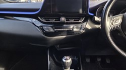 2017 (17) TOYOTA C-HR 1.2T Dynamic 5dr 5867815