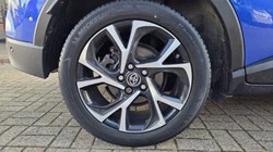 2017 (17) TOYOTA C-HR 1.2T Dynamic 5dr 5867794