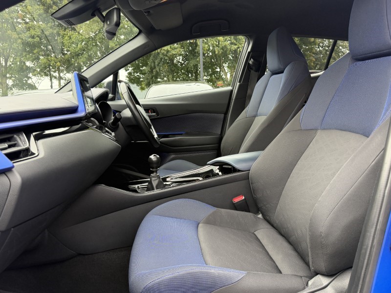 2017 (17) TOYOTA C-HR 1.2T Dynamic 5dr 5804209