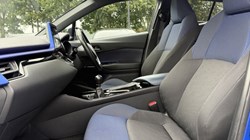 2017 (17) TOYOTA C-HR 1.2T Dynamic 5dr 5804209