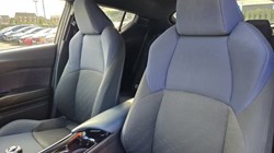2017 (17) TOYOTA C-HR 1.2T Dynamic 5dr 5867819